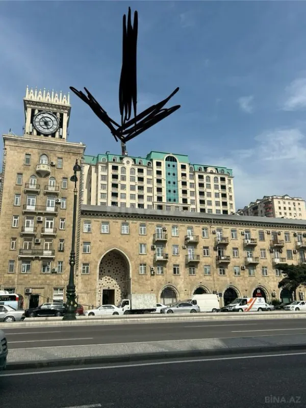 Satılır 3 otaqlı mənzil 109.7 m²