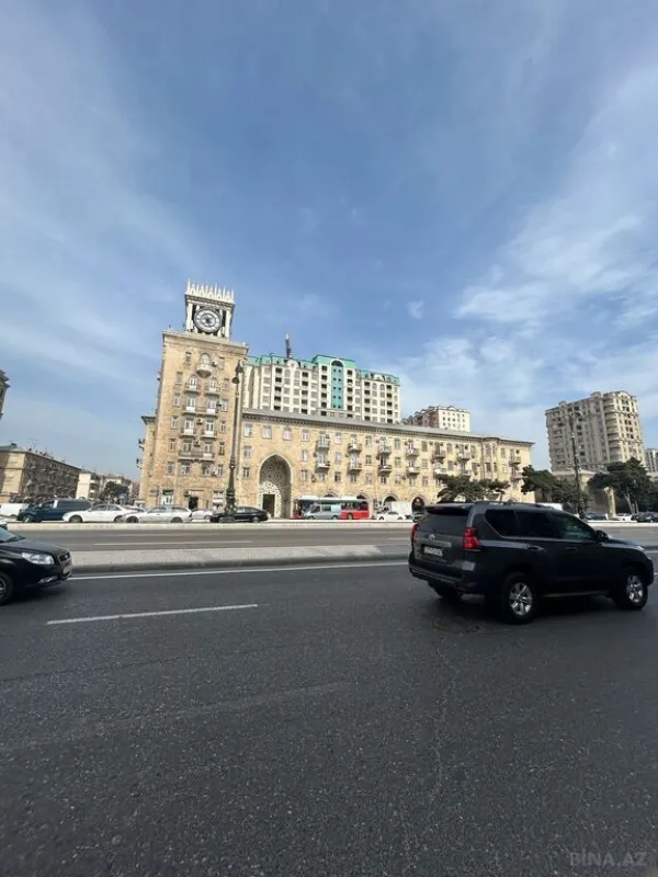 Satılır 3 otaqlı mənzil 109.7 m²