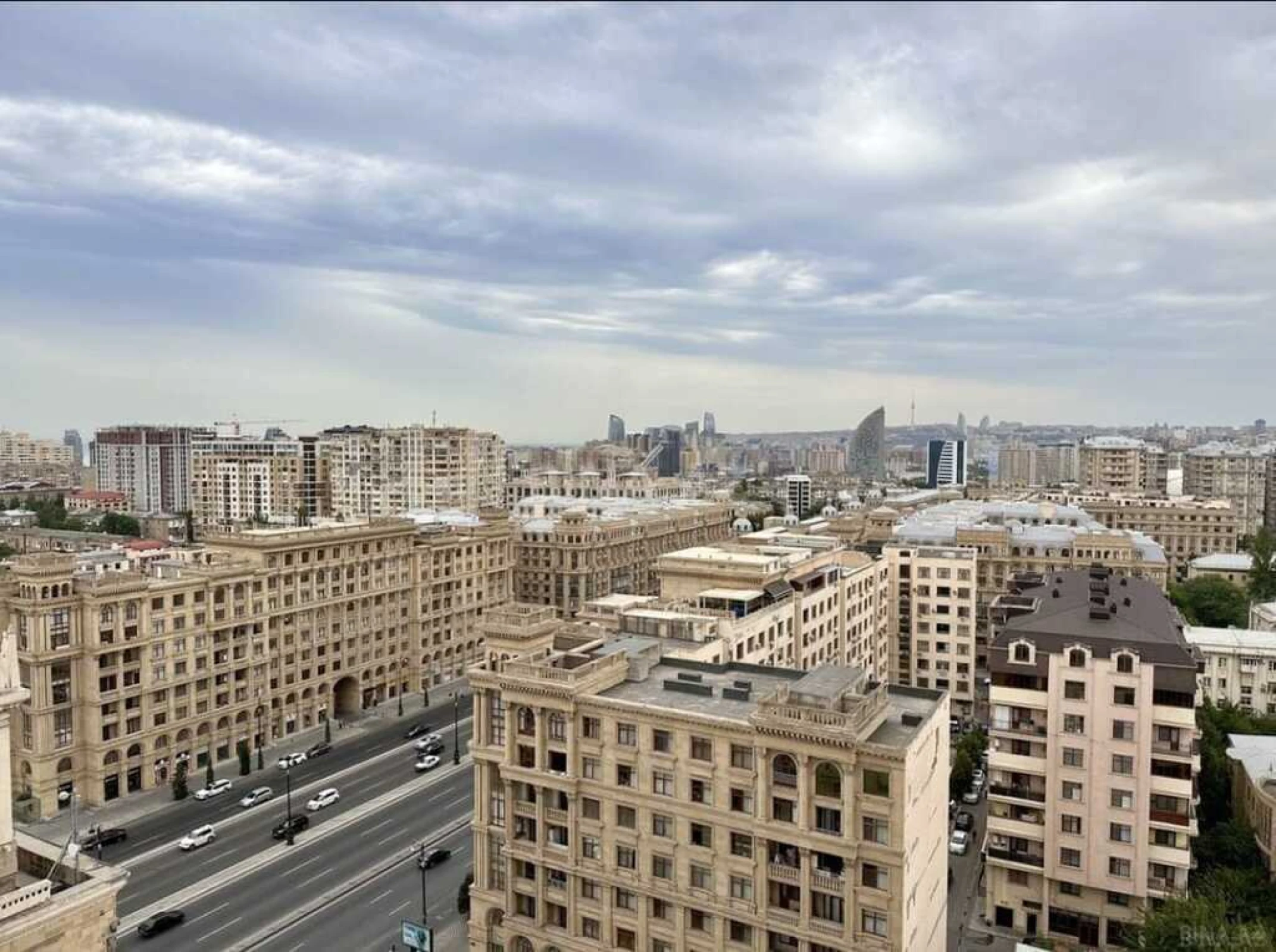 Satılır 3 otaqlı mənzil 109.7 m²