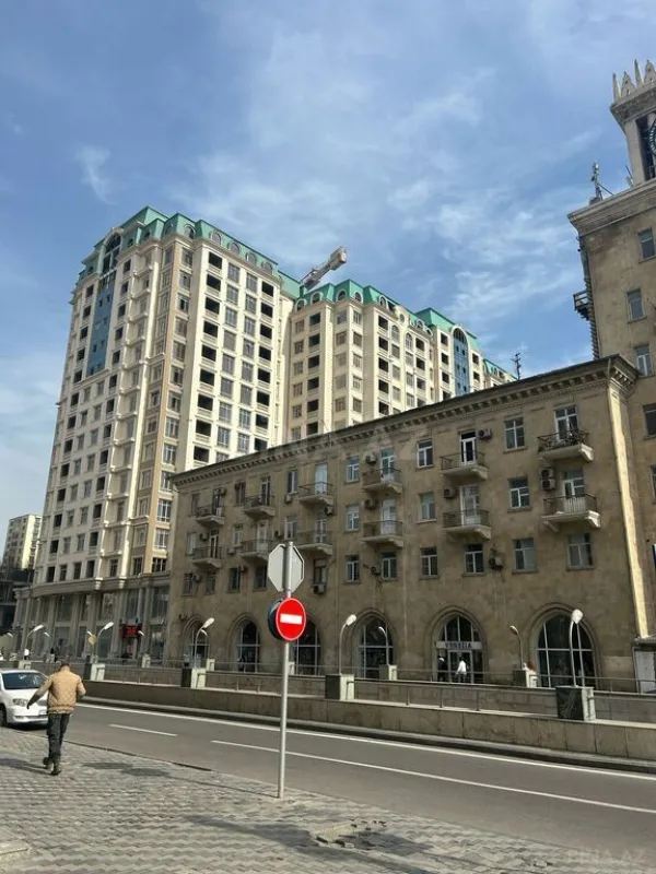 Satılır 3 otaqlı mənzil 109.7 m²