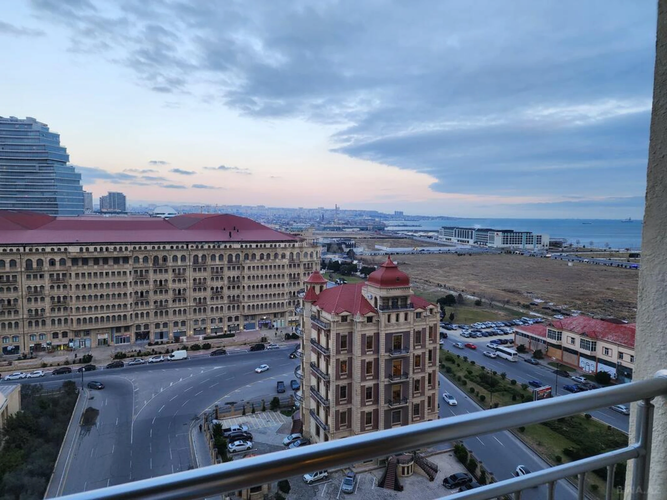 Satılır 3 otaqlı mənzil 119 m²