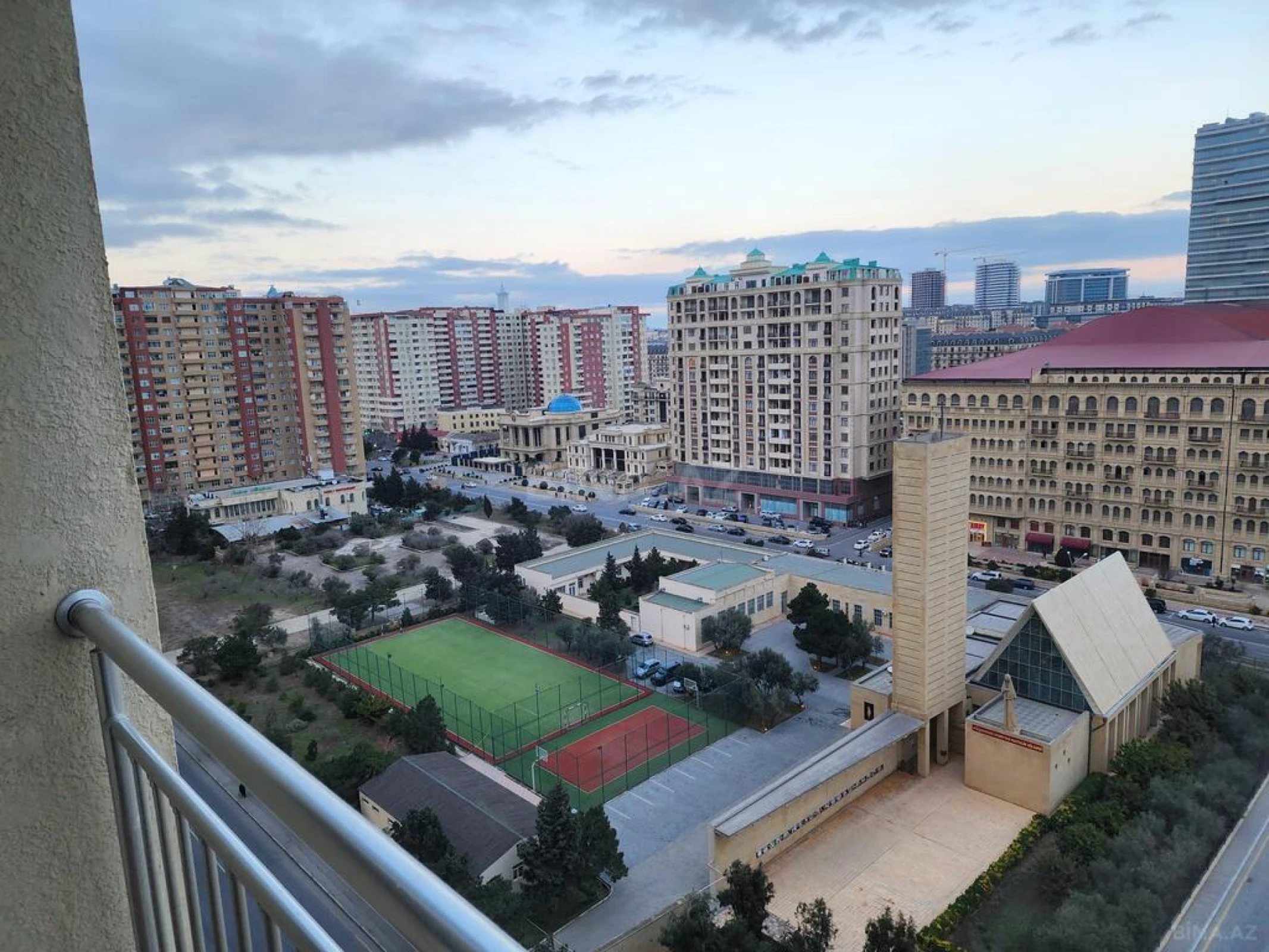 Satılır 3 otaqlı mənzil 119 m²