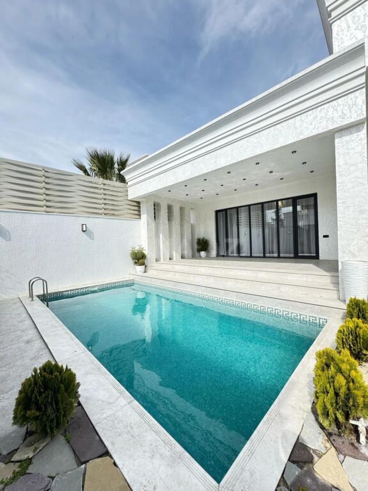 Satılır 4 otaqlı həyət evi 220 m²