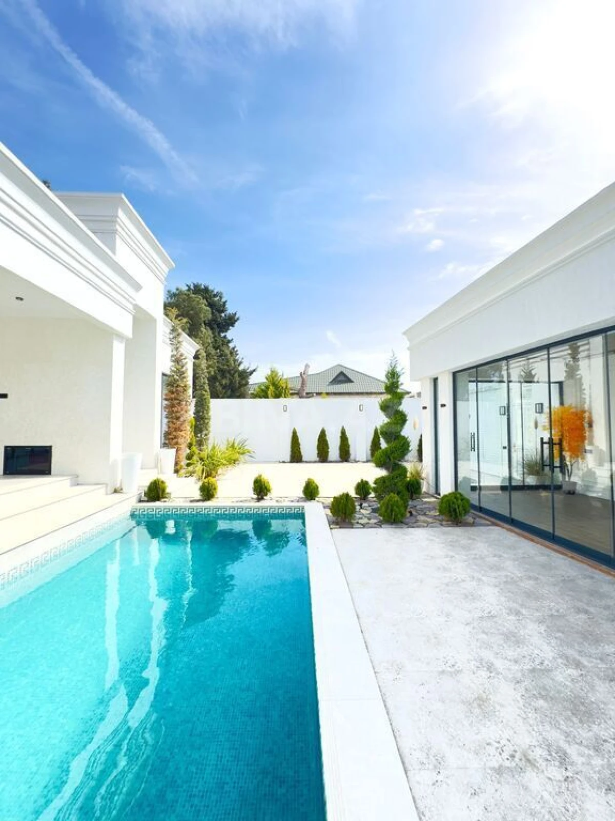 Satılır 4 otaqlı həyət evi 220 m²