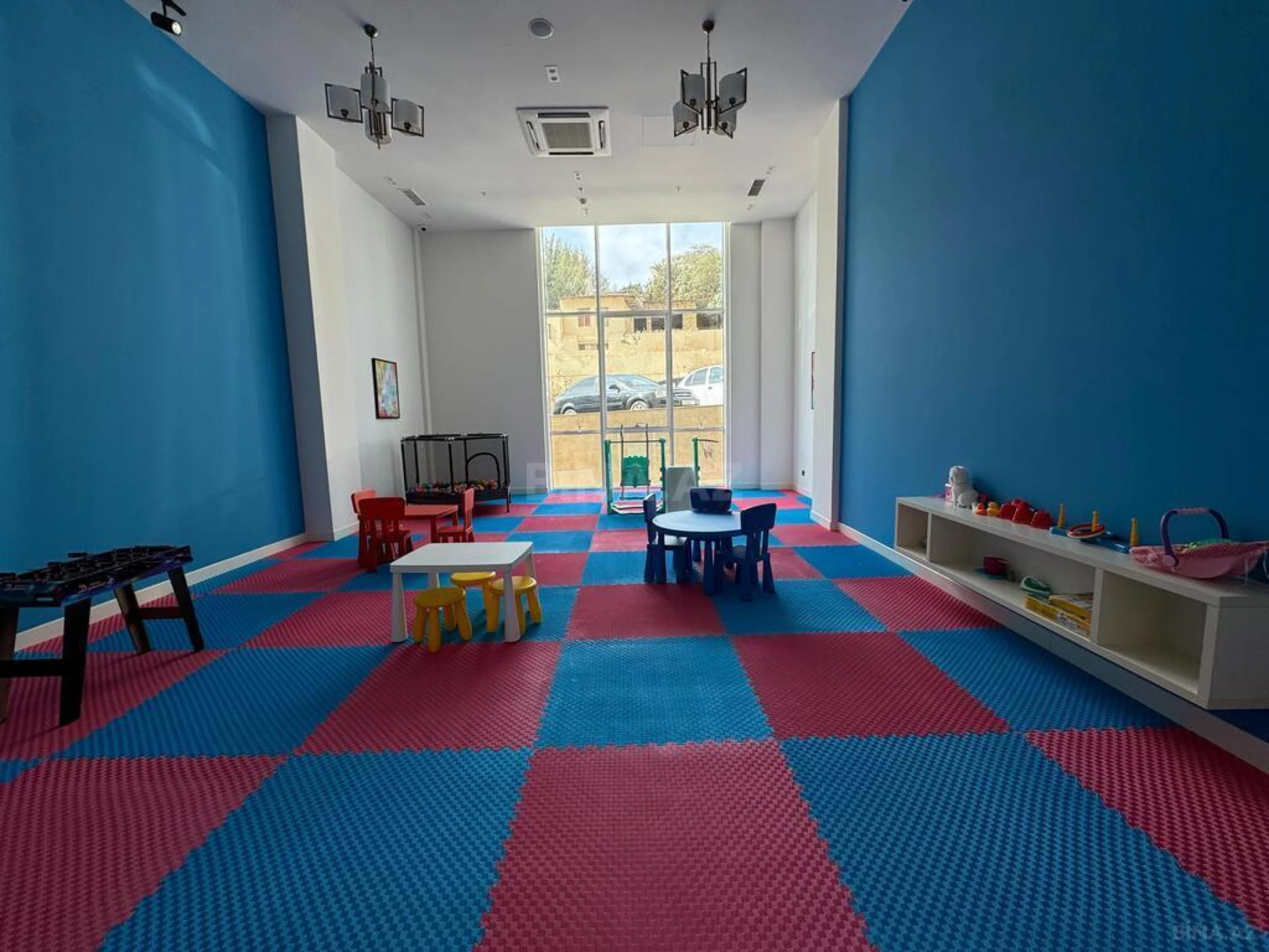 Kirayə verilir 4 otaqlı mənzil 153 m²