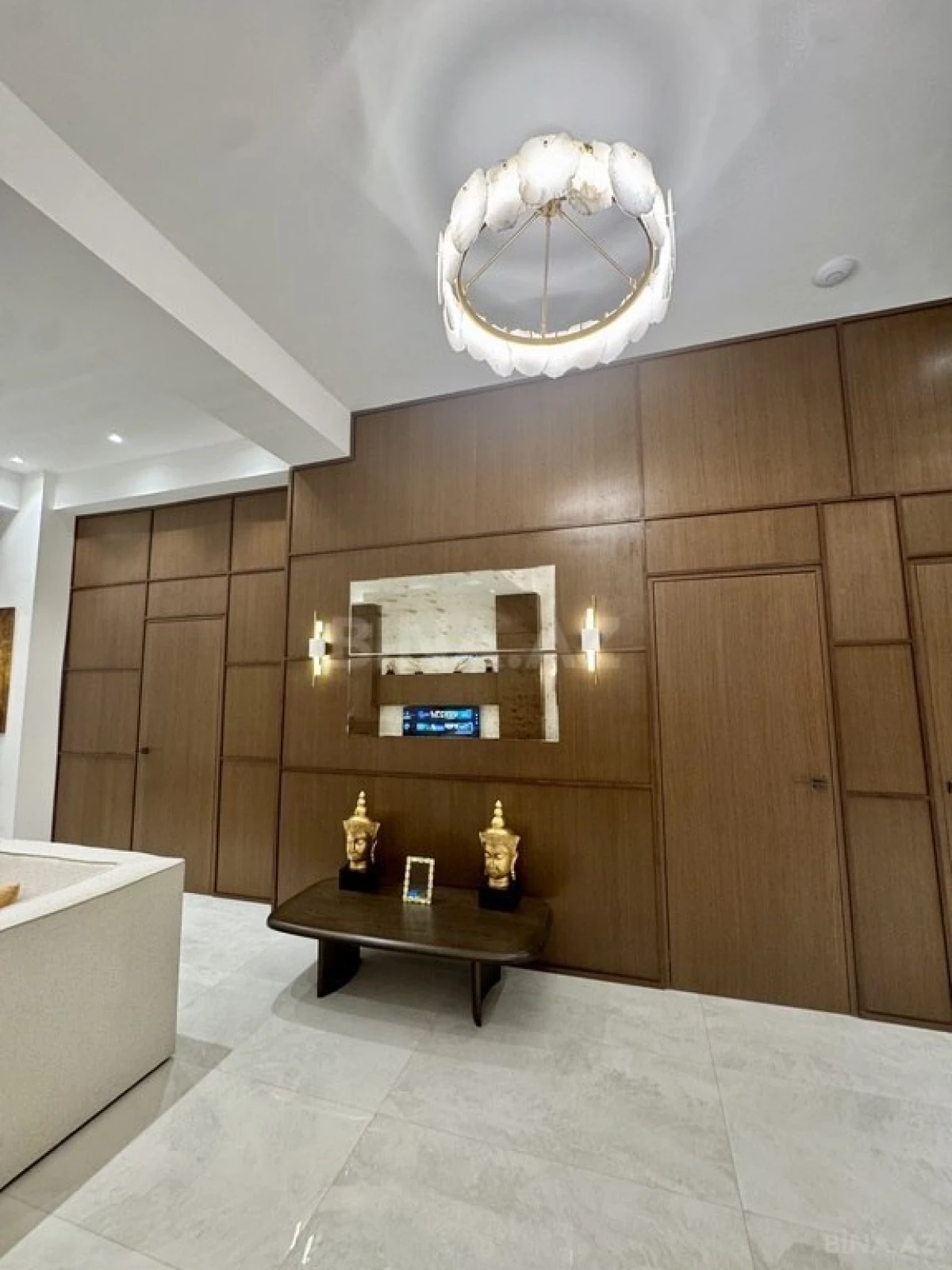 Kirayə verilir 4 otaqlı mənzil 153 m²