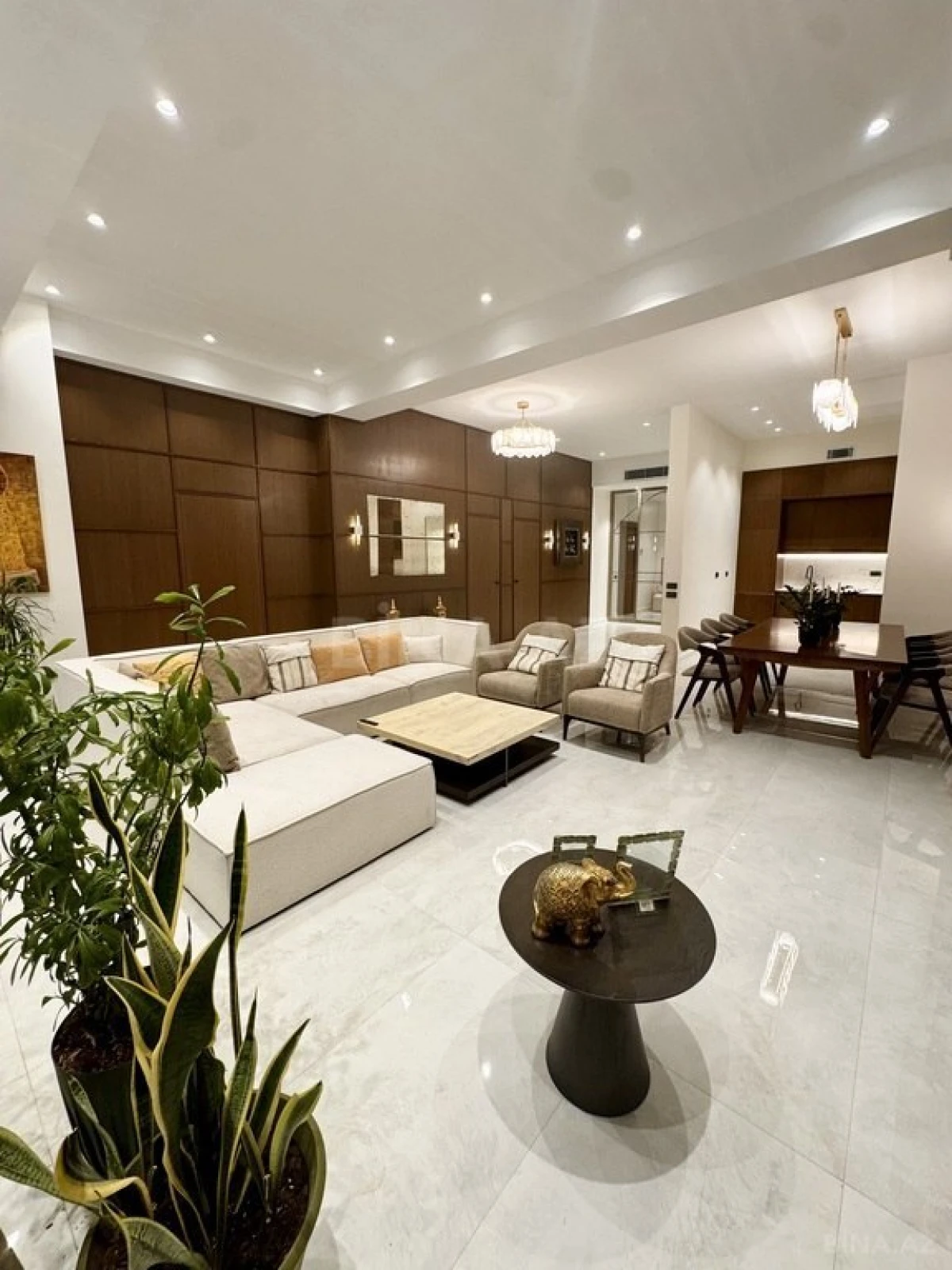 Kirayə verilir 4 otaqlı mənzil 153 m²