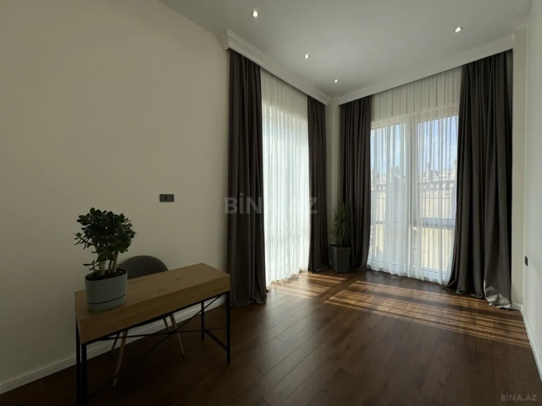 Kirayə verilir 4 otaqlı mənzil 153 m²