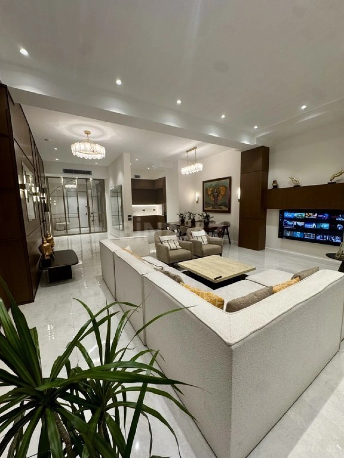 Kirayə verilir 4 otaqlı mənzil 153 m²