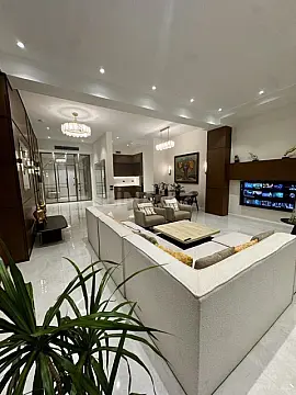 Kirayə verilir 4 otaqlı mənzil 153 m²