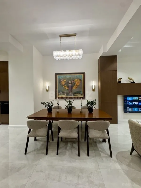 Kirayə verilir 4 otaqlı mənzil 153 m²