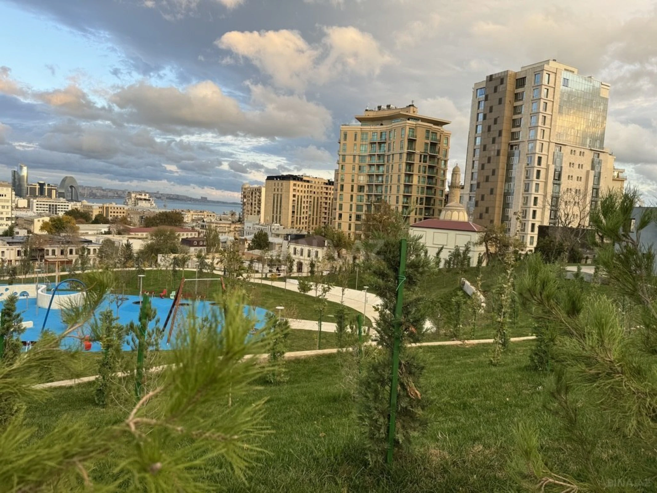 Kirayə verilir 4 otaqlı mənzil 153 m²