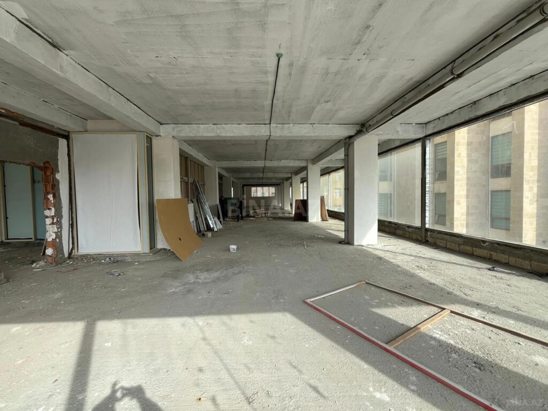 Satılır obyekt 810 m²