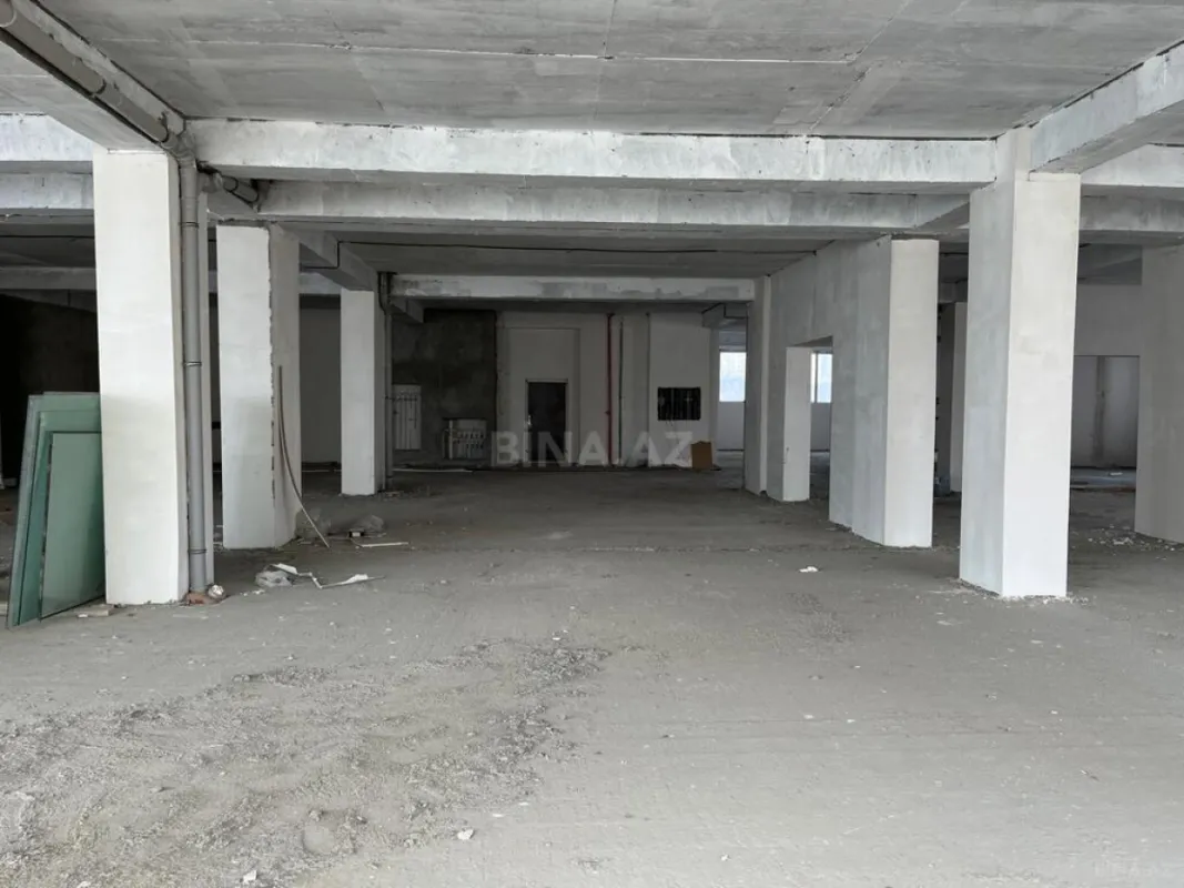 Satılır obyekt 810 m²