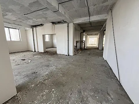 Satılır obyekt 810 m²