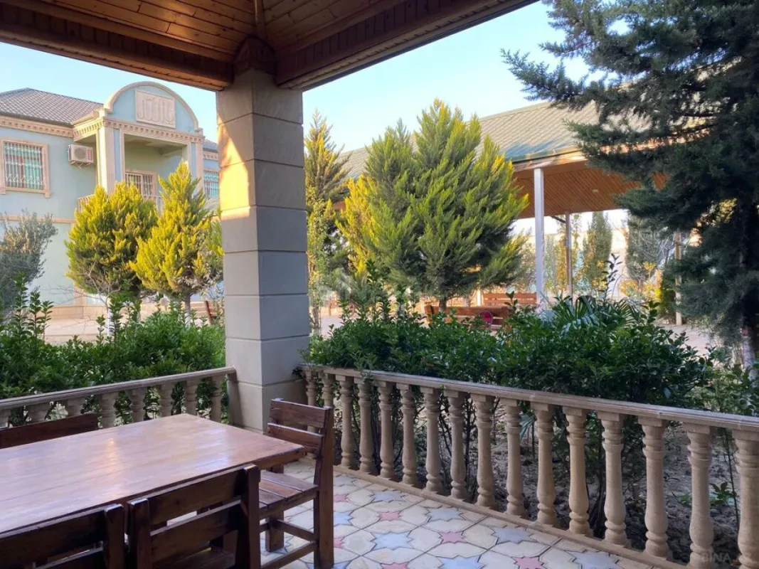 Kirayə verilir 7 otaqlı həyət evi 250 m²