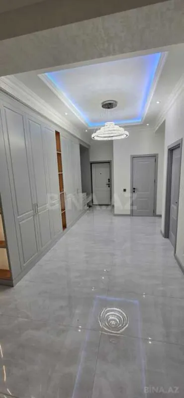 Satılır 3 otaqlı mənzil 141 m²