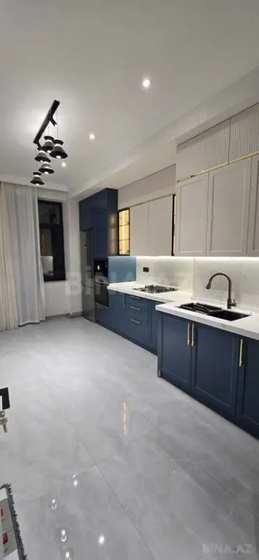 Satılır 3 otaqlı mənzil 141 m²