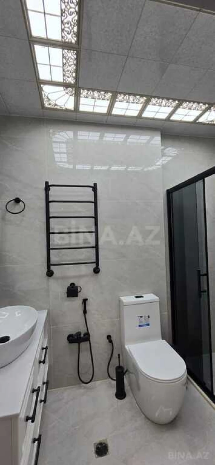 Satılır 3 otaqlı mənzil 141 m²