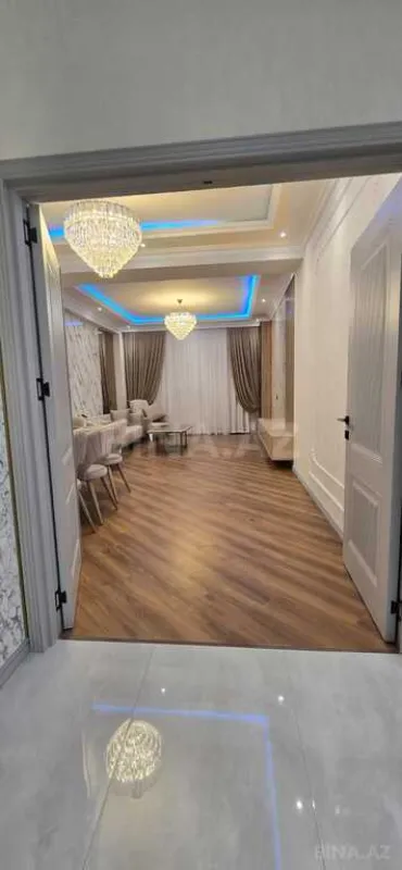 Satılır 3 otaqlı mənzil 141 m²