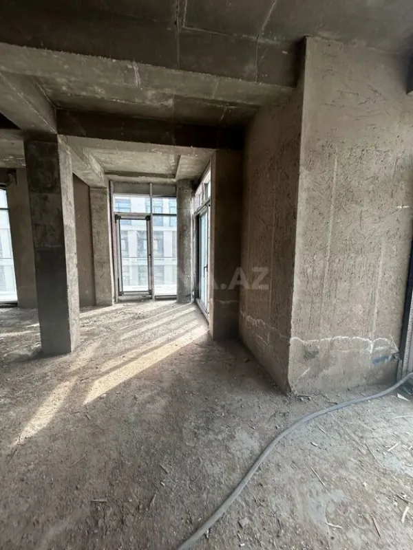 Satılır 3 otaqlı mənzil 133.4 m²