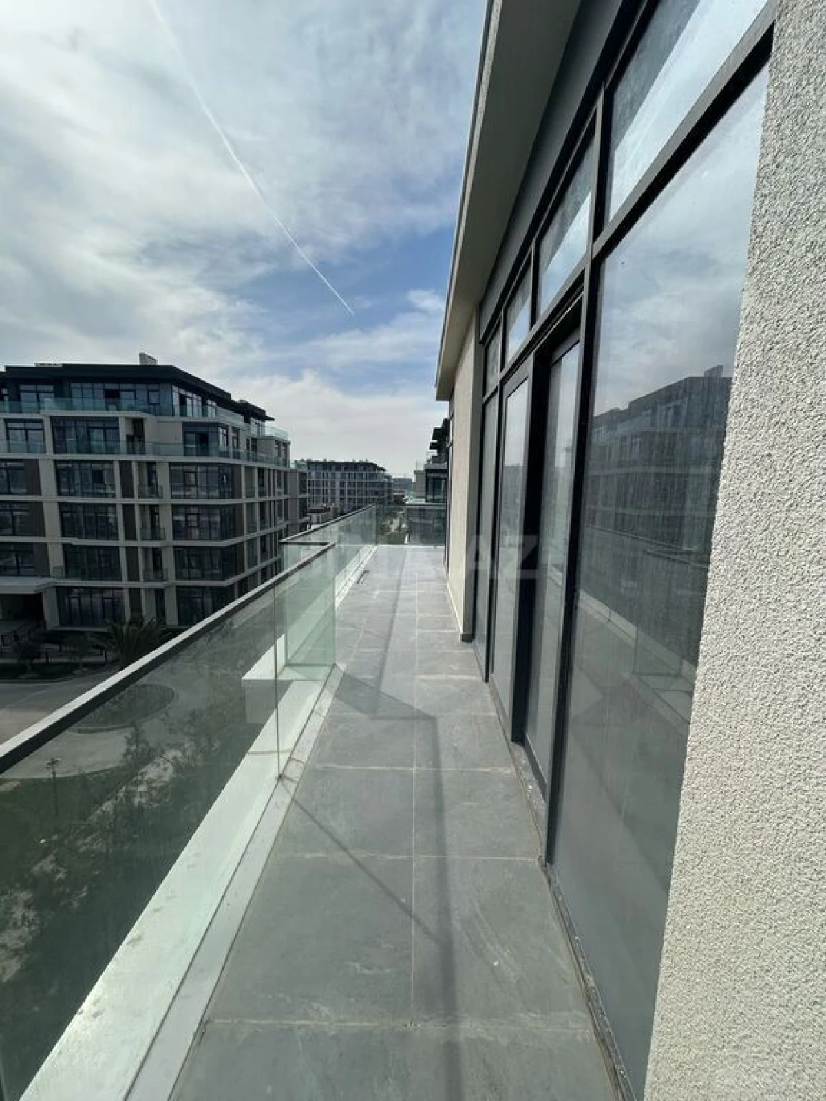 Satılır 3 otaqlı mənzil 133.4 m²