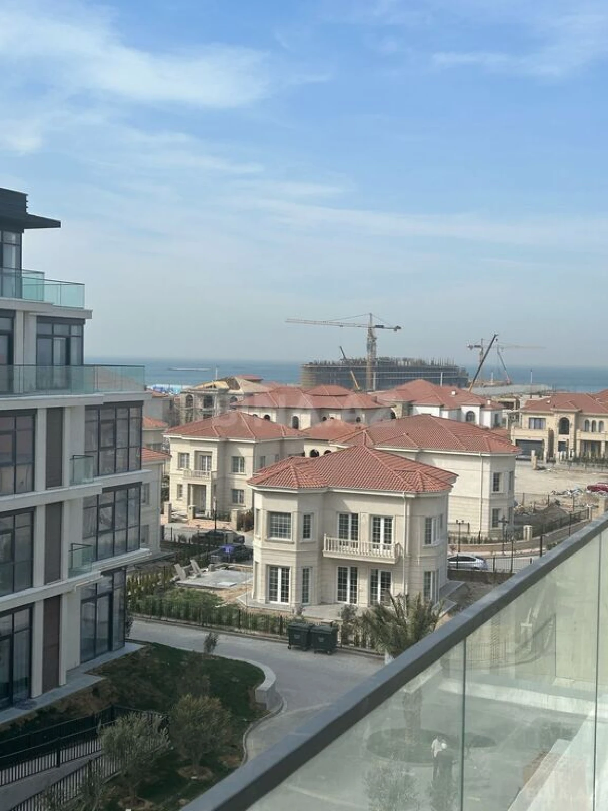 Satılır 3 otaqlı mənzil 133.4 m²