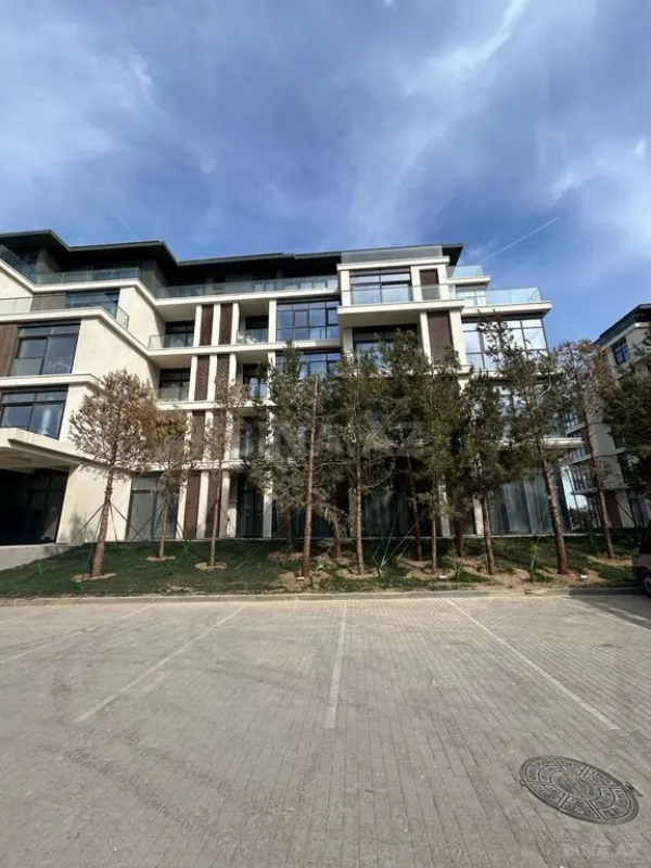Satılır 3 otaqlı mənzil 133.4 m²