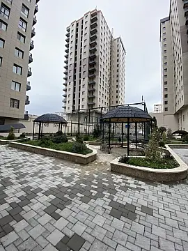Satılır 4 otaqlı mənzil 194 m²