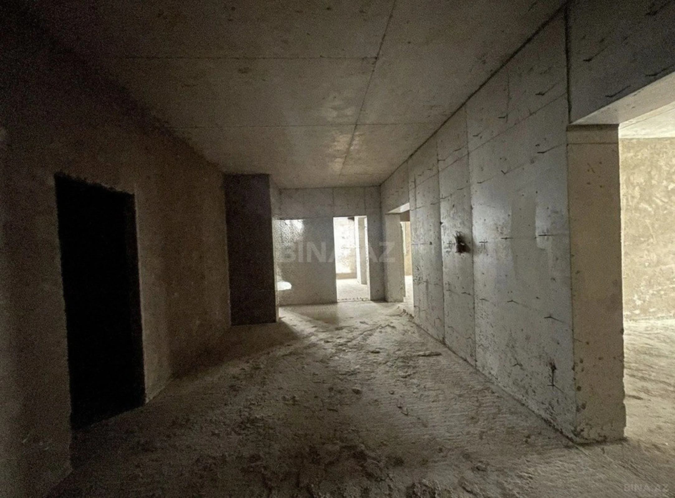 Satılır 4 otaqlı mənzil 194 m²