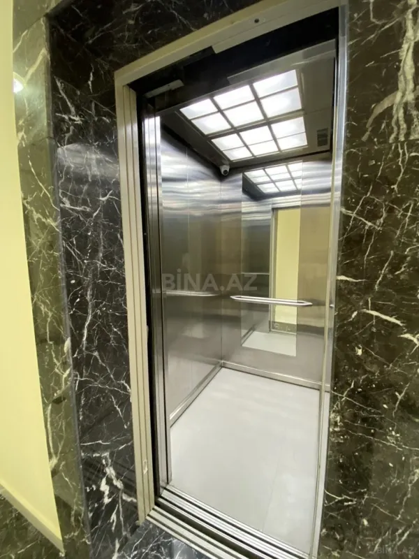 Satılır 4 otaqlı mənzil 194 m²