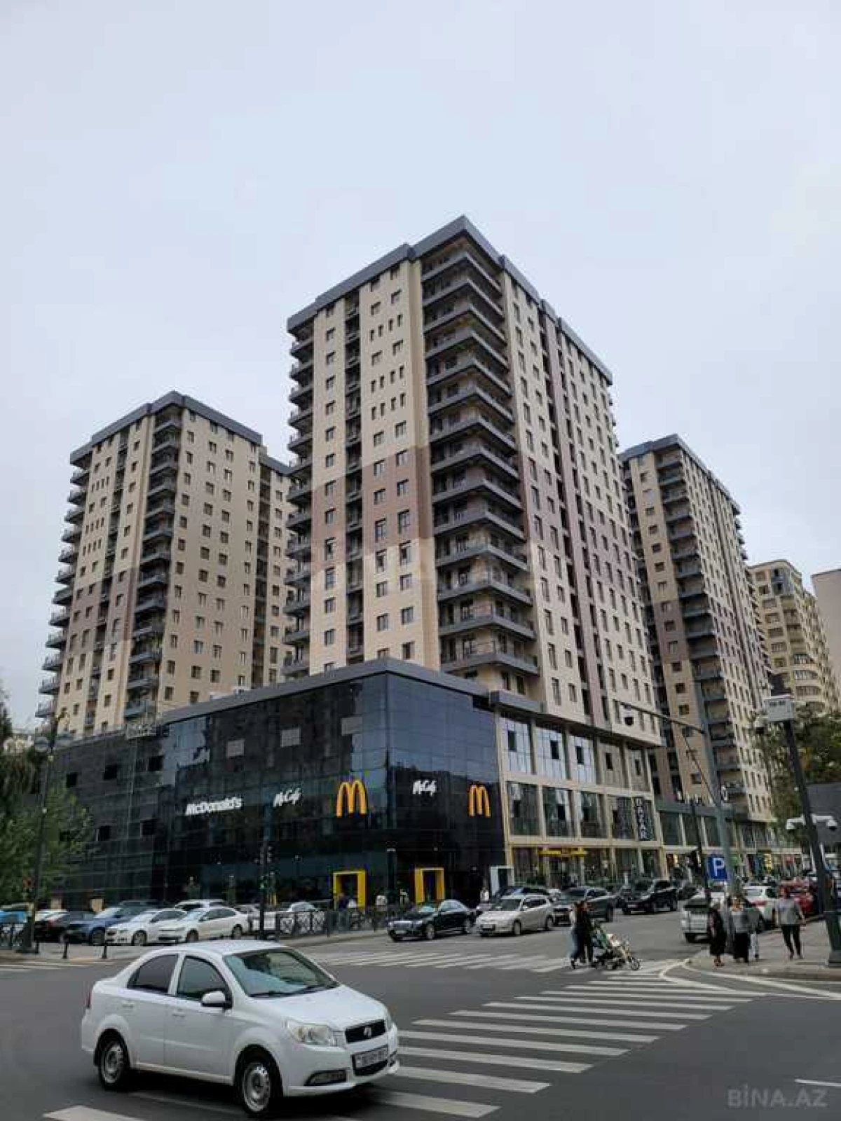 Satılır 4 otaqlı mənzil 194 m²