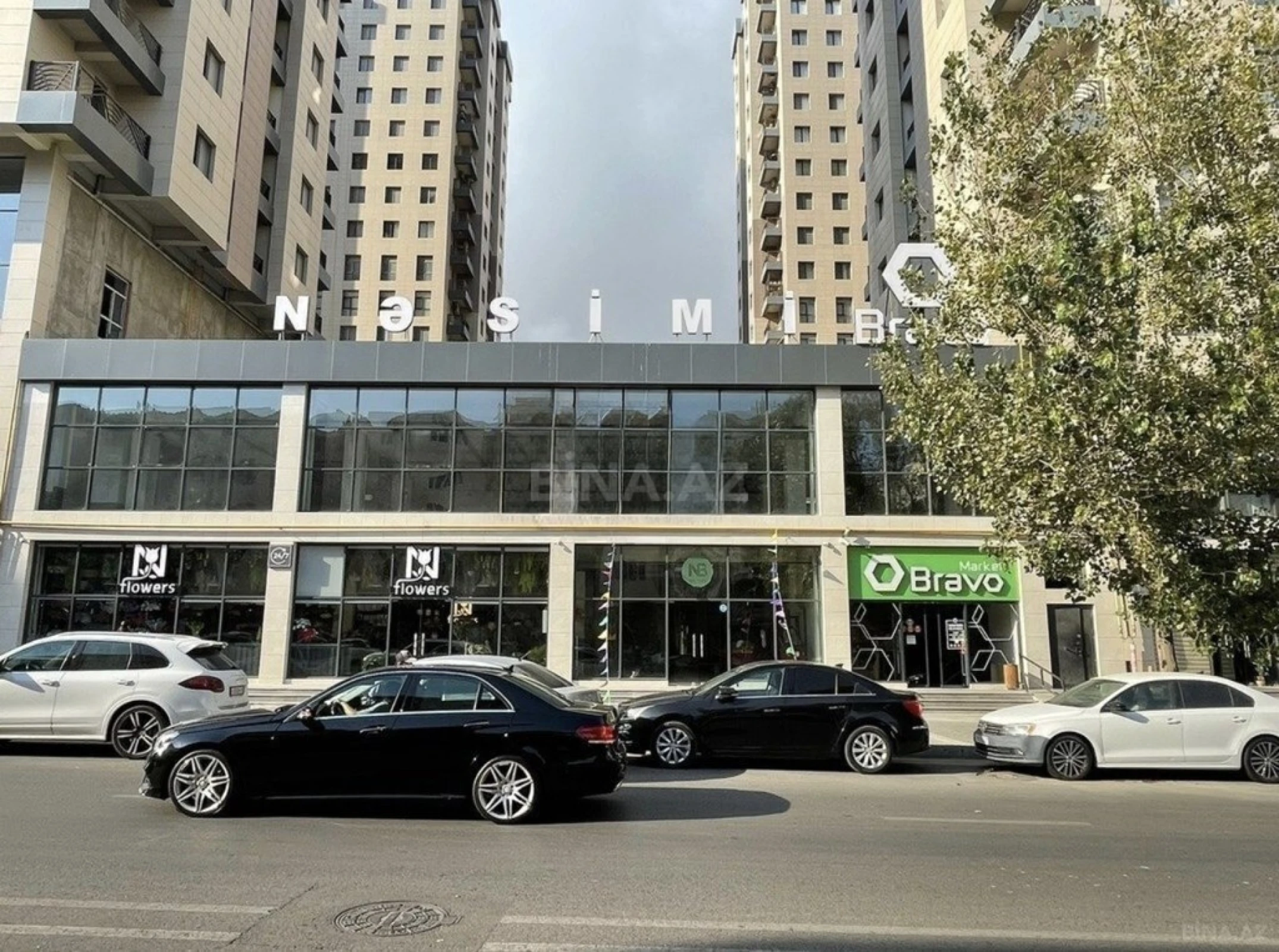 Satılır 4 otaqlı mənzil 194 m²