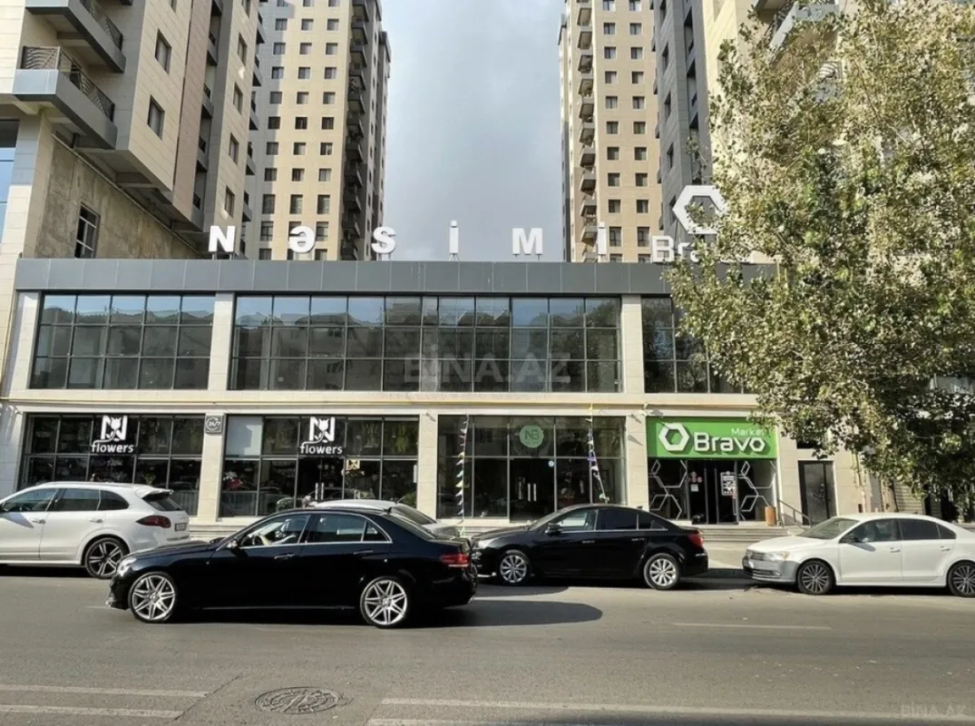 Satılır 4 otaqlı mənzil 194 m²