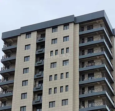 Satılır 4 otaqlı mənzil 194 m²