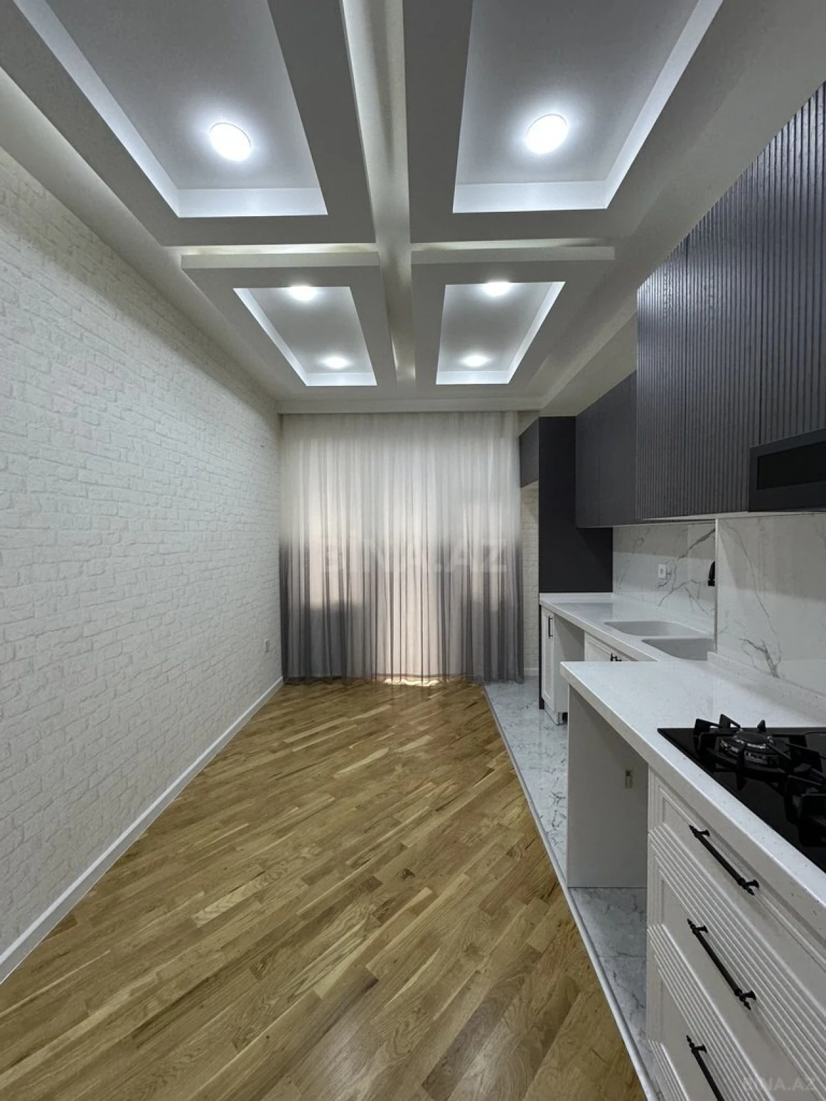 Satılır 4 otaqlı mənzil 155 m²