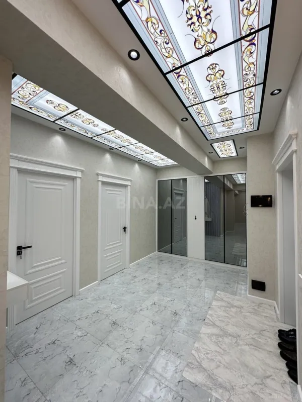 Satılır 4 otaqlı mənzil 155 m²