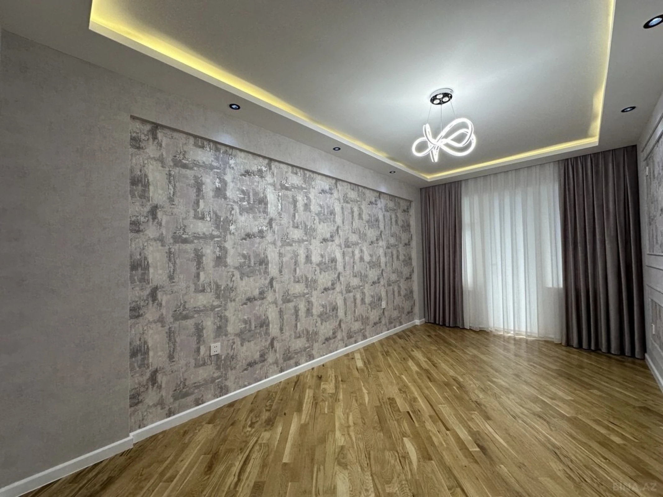 Satılır 4 otaqlı mənzil 155 m²