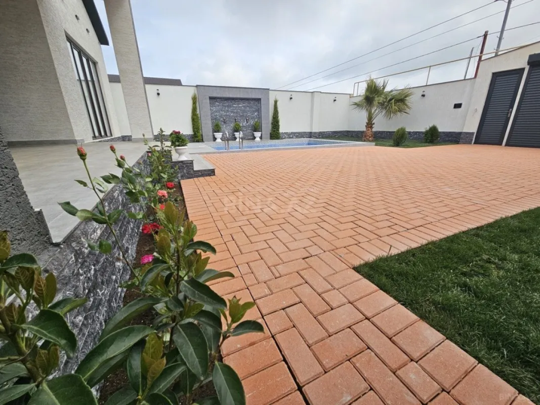Satılır 4 otaqlı həyət evi 160 m²