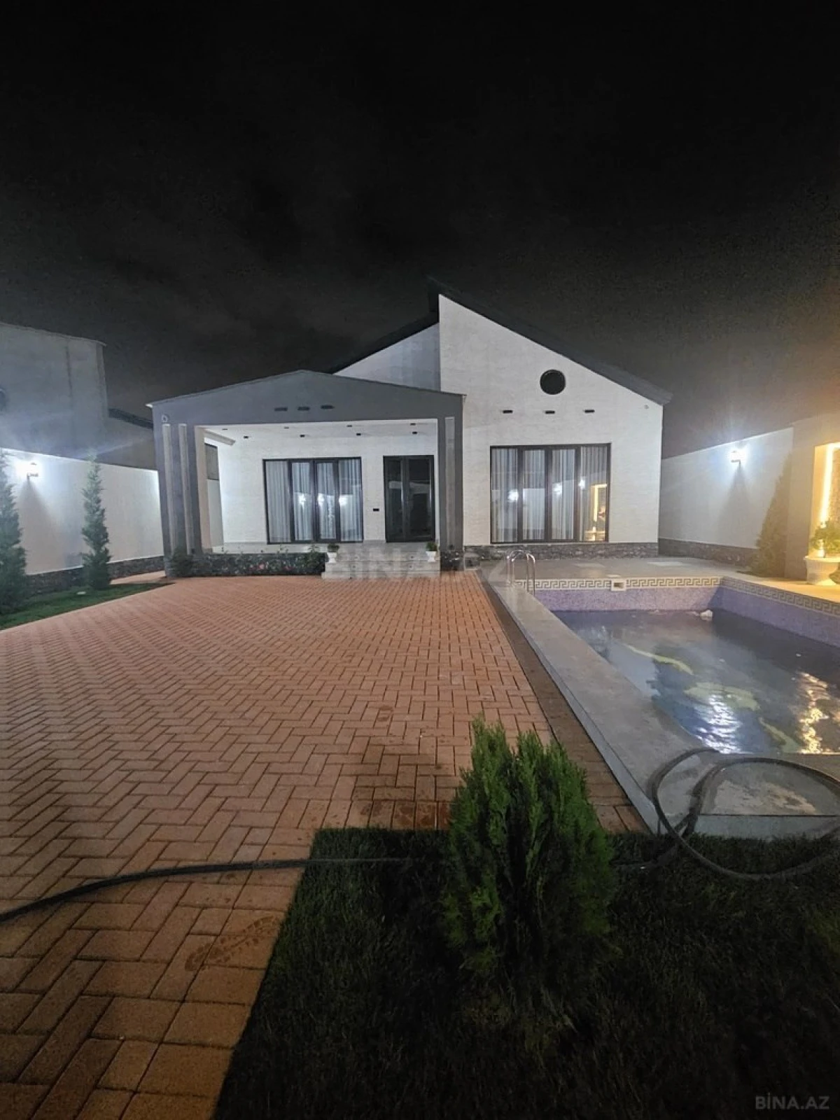 Satılır 4 otaqlı həyət evi 160 m²