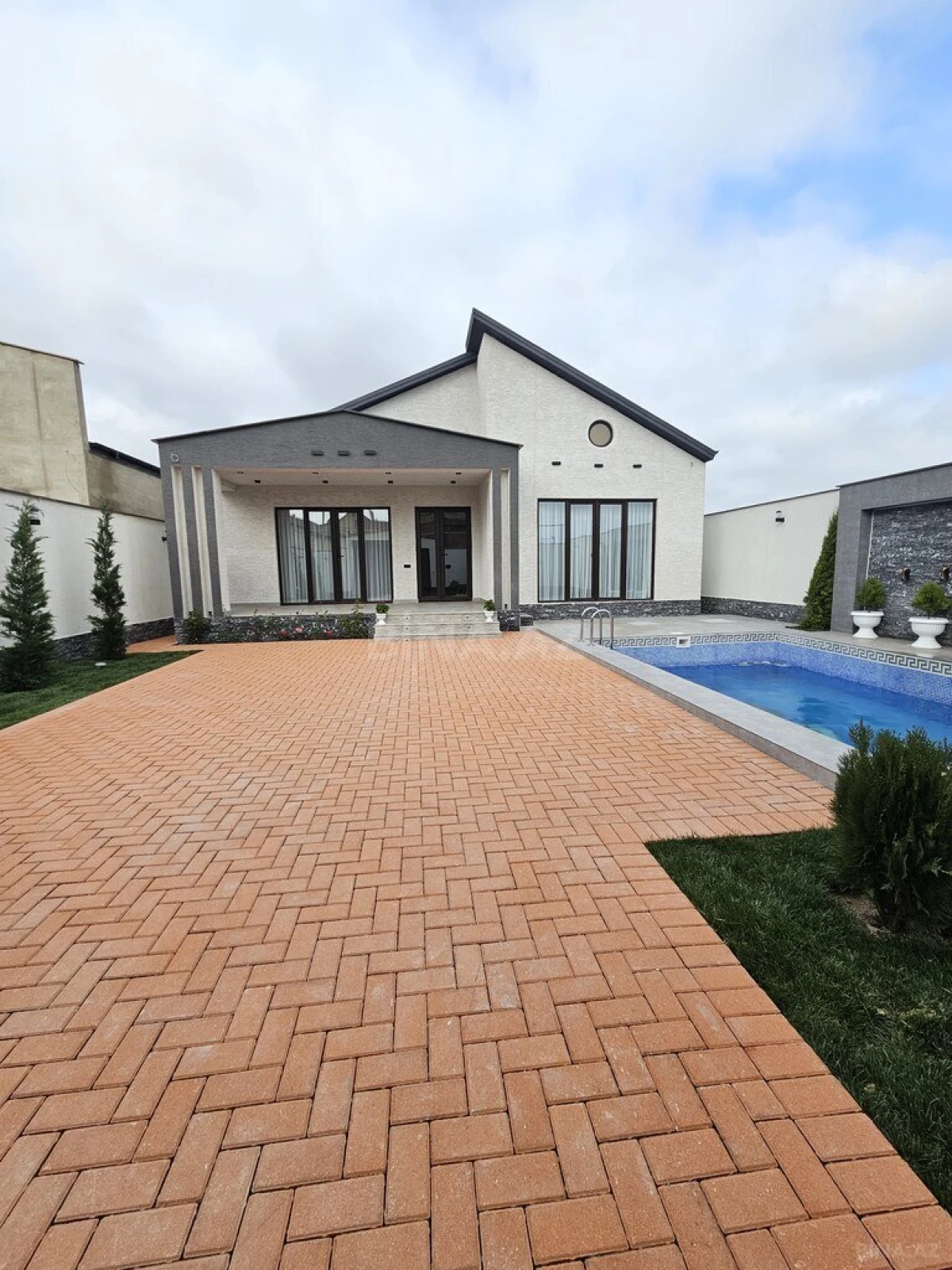 Satılır 4 otaqlı həyət evi 160 m²