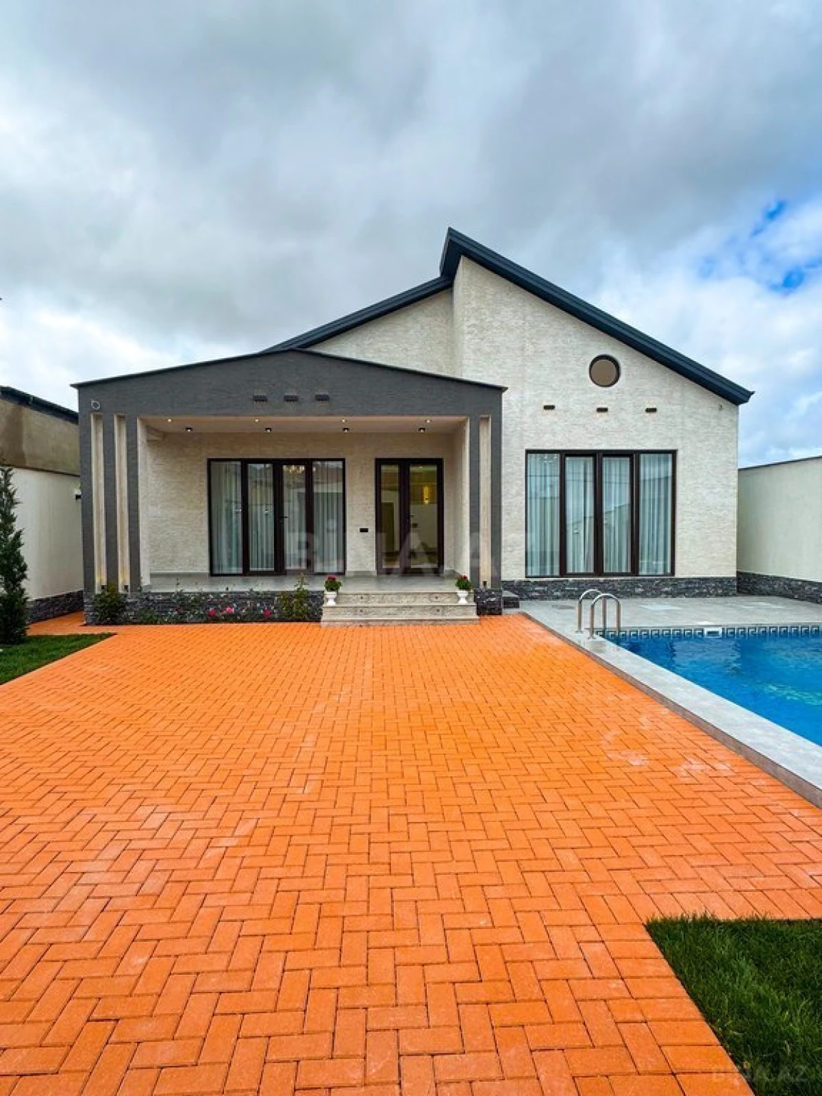 Satılır 4 otaqlı həyət evi 160 m²