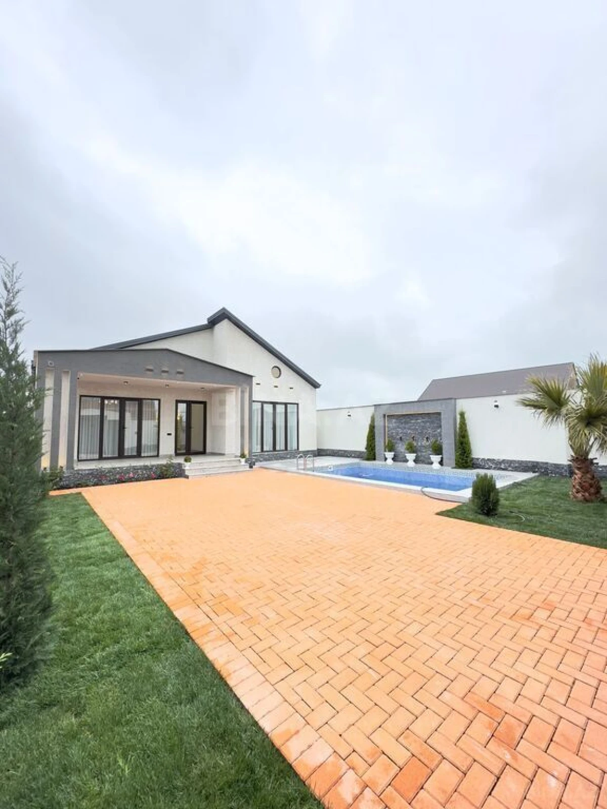 Satılır 4 otaqlı həyət evi 160 m²