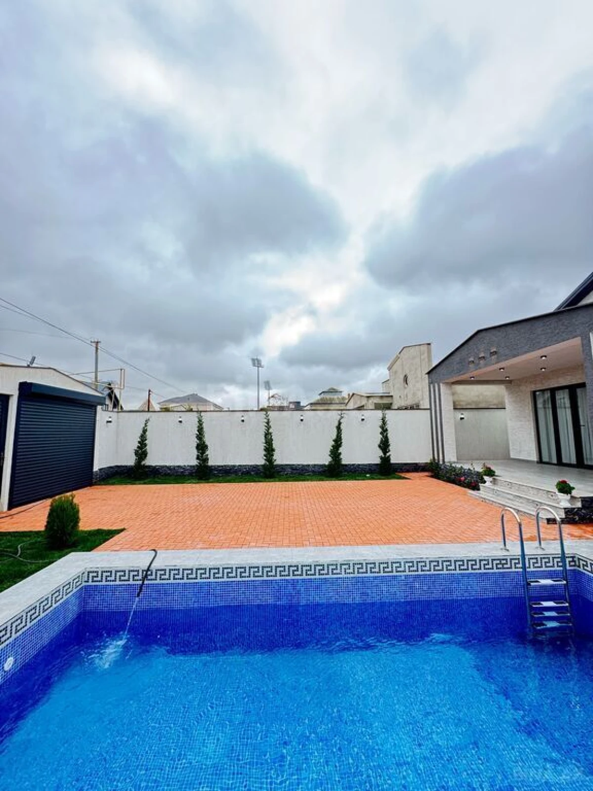 Satılır 4 otaqlı həyət evi 160 m²