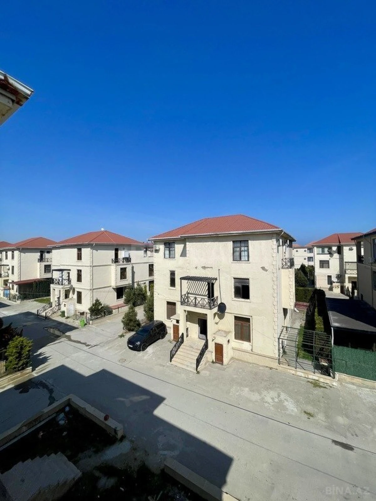 Satılır 3 otaqlı mənzil 115 m²