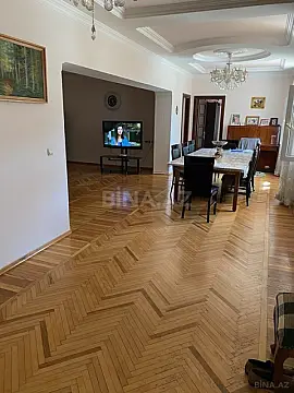 Satılır 8 otaqlı həyət evi 300 m²