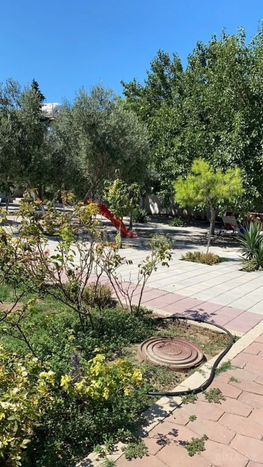 Satılır 8 otaqlı həyət evi 300 m²