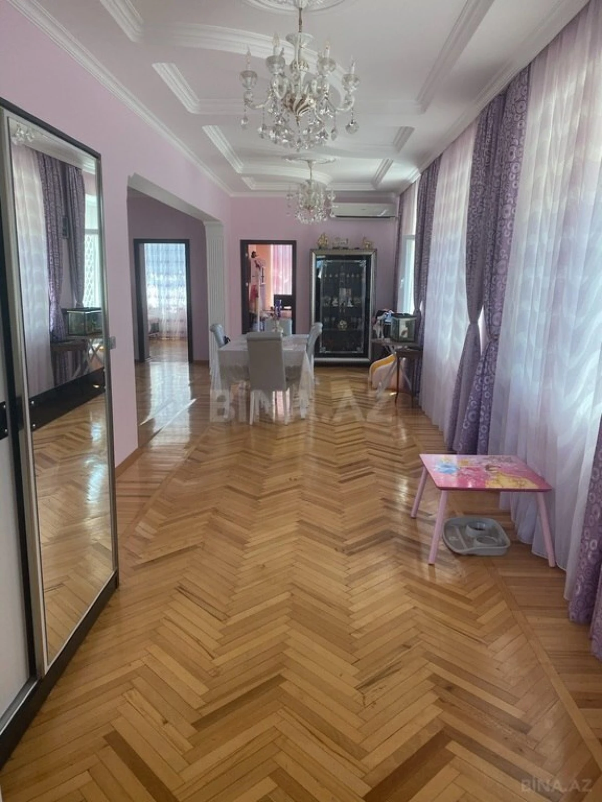 Satılır 8 otaqlı həyət evi 300 m²