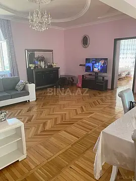 Satılır 8 otaqlı həyət evi 300 m²