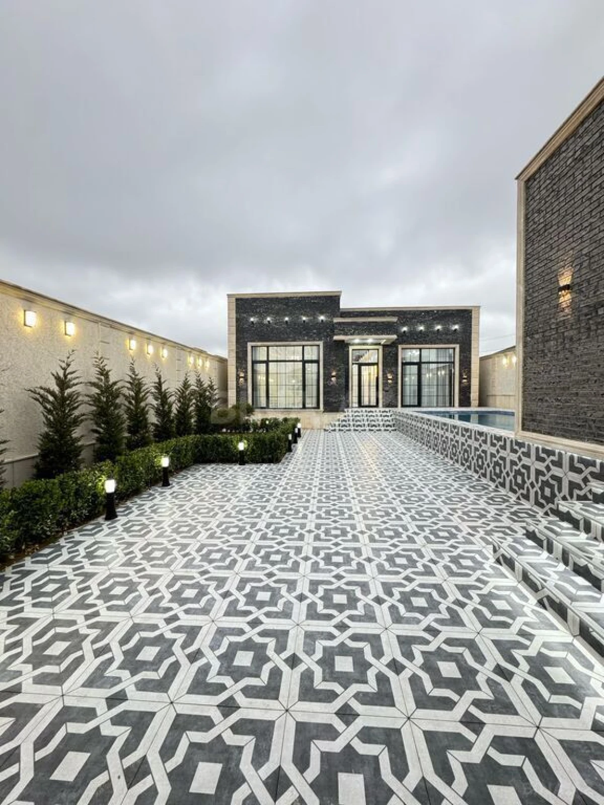 Satılır 4 otaqlı həyət evi 180 m²